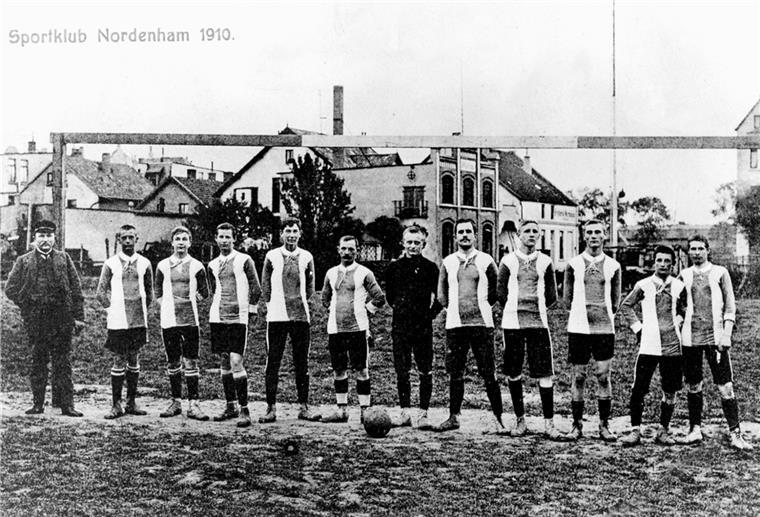 Alte Chronik über die Nordenhamer Sportszene aufgetaucht So sah die Erste Fußballmannschaft des Sportklubs Nordenham im Jahr 1910 aus. Der Klub ging später im Sportverein Nordenham auf.