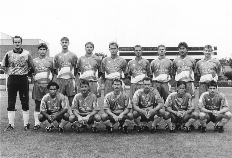 1977 begrüßt der SV Nordenham das 4000. Mitglied So sah die Gründungsmannschaft des 1. FC Nordenham 1994 aus. Es war das erfolgreichste Nordenhamer Fußballteam der vergangenen Jahrzehnte.