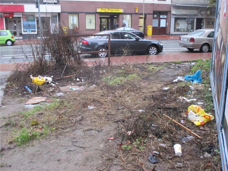 Alte Leher Gammelecke ist endlich futsch So sah die Schmuddelecke Hafen-/Felsstraße bisher aus. Inzwischen ist die Ecke schön gepflastert und das Haus daneben saniert worden.