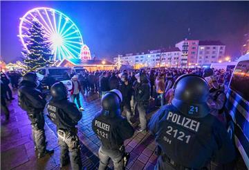 Polizei in Demonstranten in Bremerhaven
