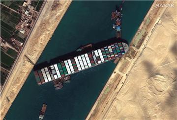  Ein Satellitenbild zeigt das festgesetzte Containerschiff «Ever Given» im Suezkanal, das die wichtige Schifffahrtsstraße zwischen Asien und Europa blockiert.