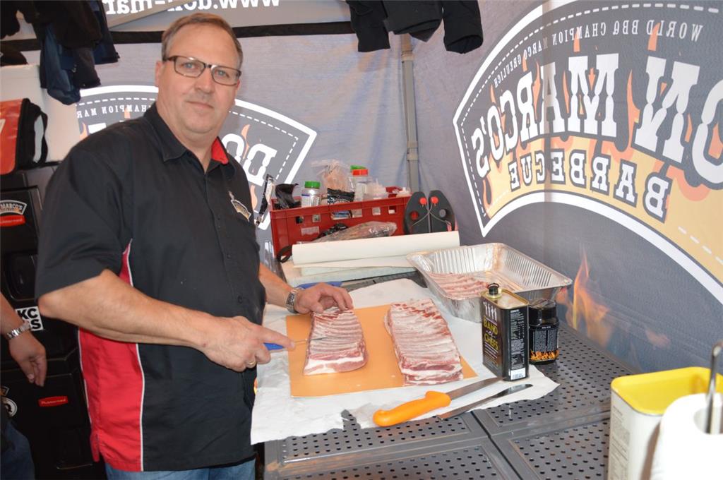 So schneidet man Fleisch richtig. Foto: Schoener