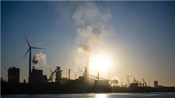 So schnell wie erhofft wird deutscher Stahl nicht grün, das heißt ohne CO2-Ausstoß hergestellt. (Symbolbild)