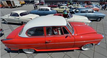 So schön können Autos sein: Eine Rote Isabella von Borgward, ausgestellt im Mai diesen Jahres auf dem Borgward World Meeting in Bremen.