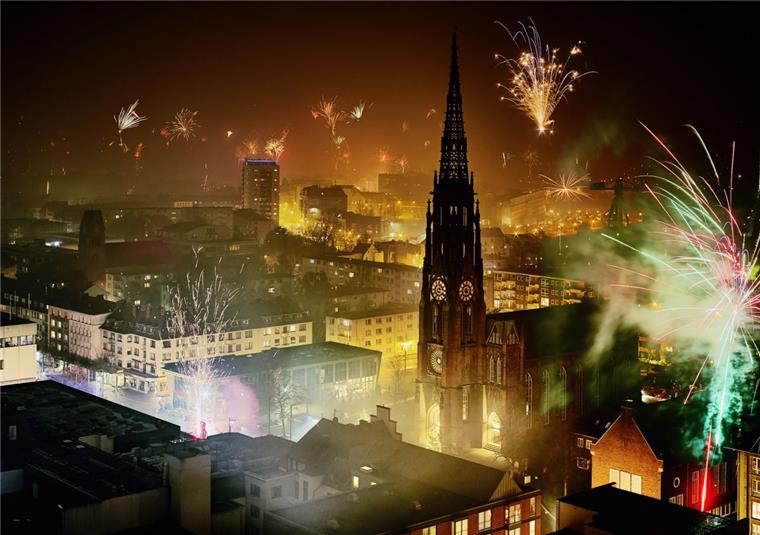 Zusammengefasst: Das war das Wochenende im nord24-Land So schön war das Feuerwerk über der Bremerhavener Innenstadt.
