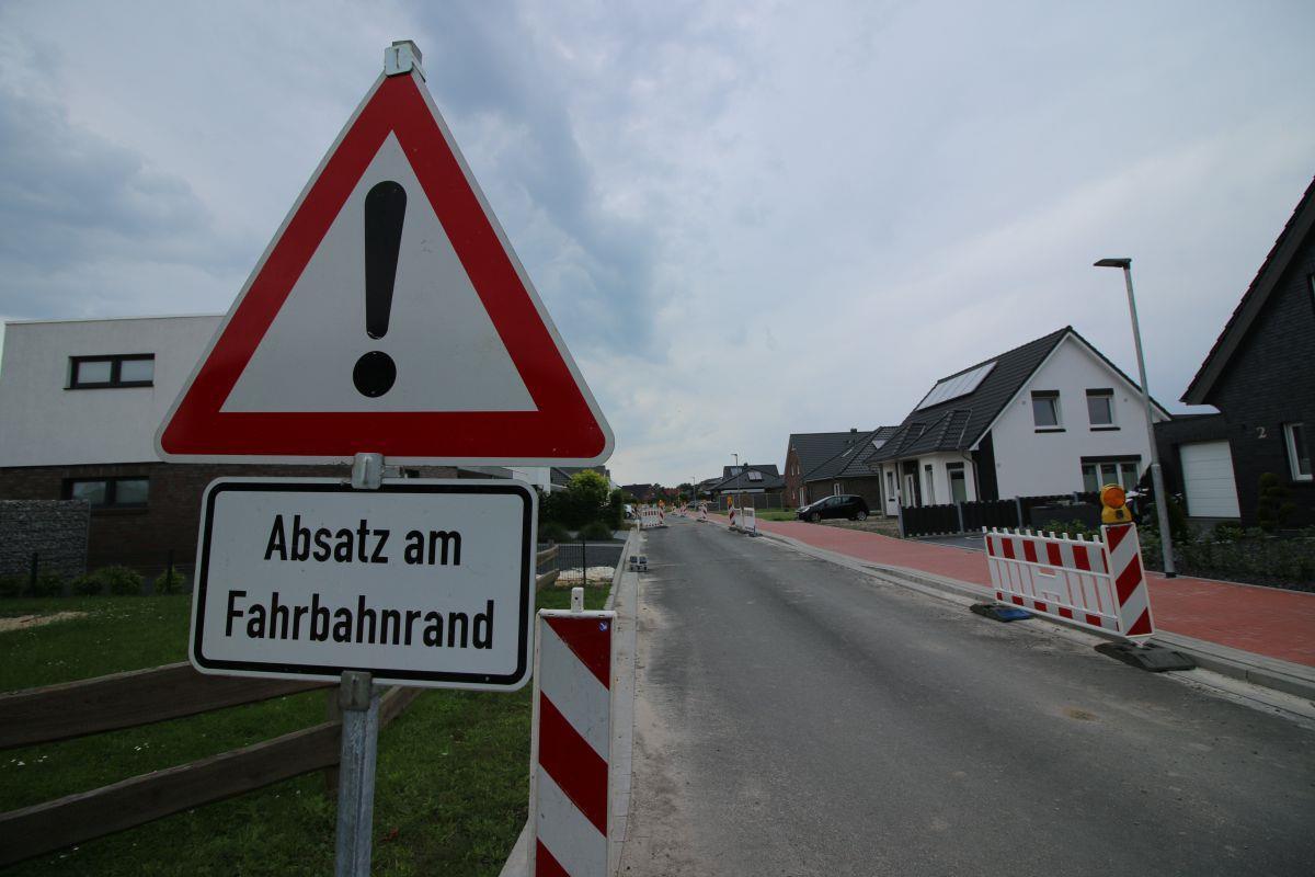 In Nordenhamer Wohngebiet wächst der Frust So sehen die meisten Straßen im Wohnpark Tongern aus: Die Fahrbahn hat keine Deckschicht.