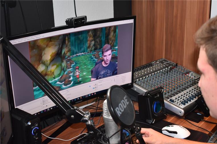 23-Jähriger aus Kleinensiel hat über 140.000 Fans auf YouTube So sieht der Arbeitsplatz eines Youtubers aus. Dario Hübler aus Kleinensiel ist im Netz als TheZeroOfTime unterwegs.