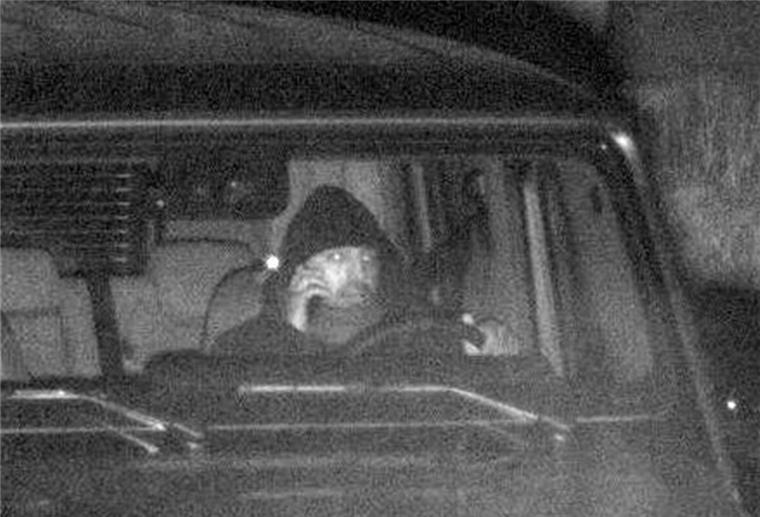 Polizei fragt: Wer kennt diese Autodiebe? Fahndungsfoto. So sieht der Fahrer aus, der eines der geklauten Autos steuerte.
