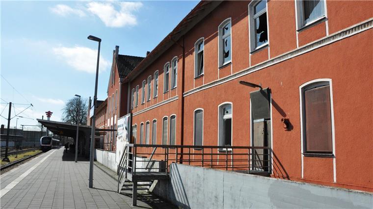 Warum nicht so? Der Nordenhamer Bahnhof ist eine optische Zumutung So sieht der Nordenhamer Bahnhof auf der den Gleisen zugewandten Seite aus.