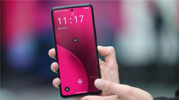 So sieht die Oberfläche des Smartphones aus, wenn man mit dem KI-Sprachassistenten spricht - Apps sieht man dann nicht.
