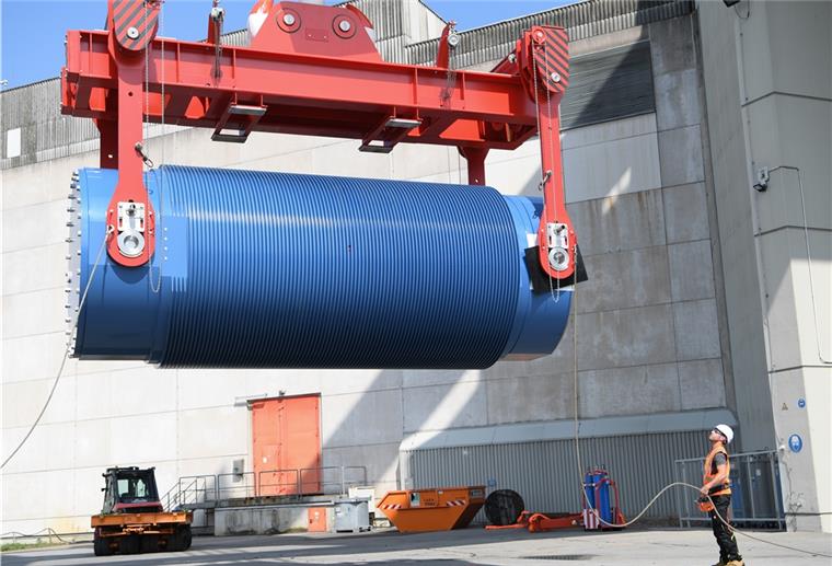 Nordenham: Castor-Schiff ist noch nicht da Castor am Kran