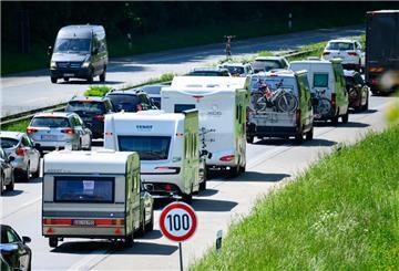 So sieht es vermutlich auf vielen Straßen am langen Pfingstwochenende aus. Stau ist da vorprogrammiert.