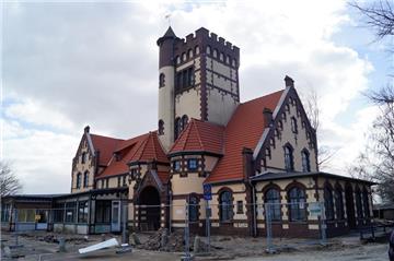 So sieht es zurzeit im Weserschlösschen aus. Die Sanierung läuft auf Hochtouren....
