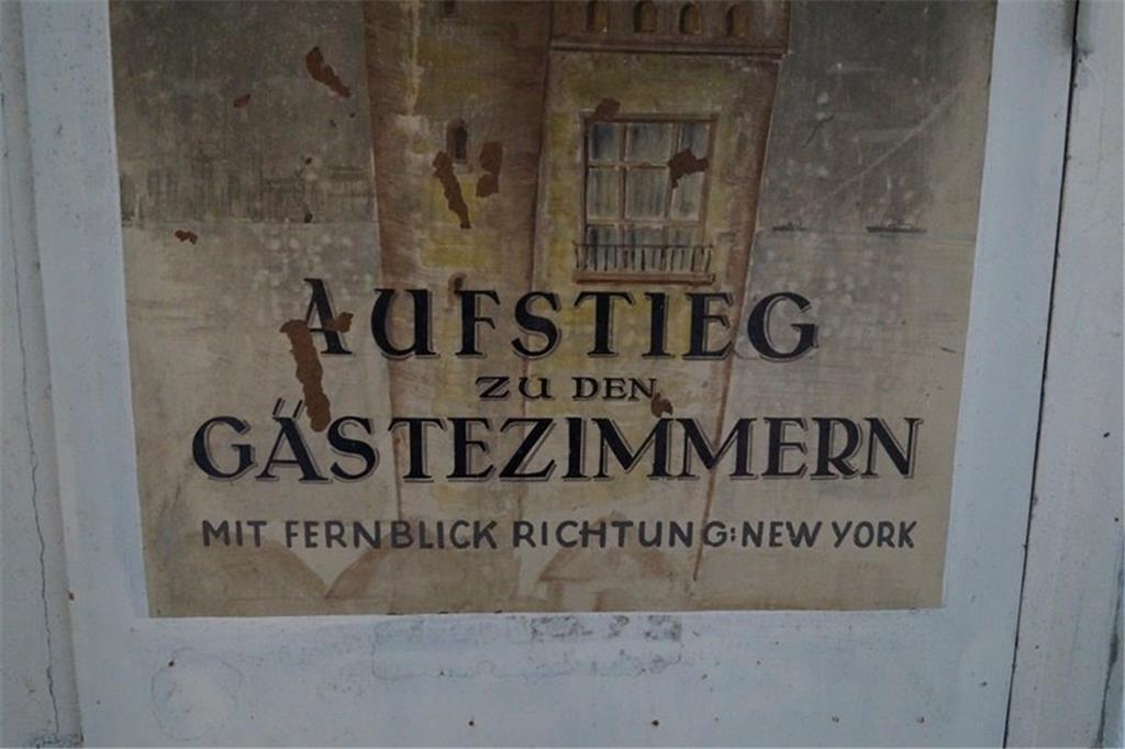 So sieht es zurzeit im Weserschlösschen aus. Die Sanierung läuft auf Hochtouren....
