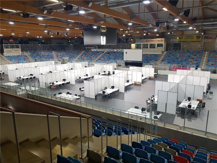 Bremerhavener Eisarena wird zum Wahlzentrum So sieht's in der Eisarena in Bremerhaven derzeit aus.