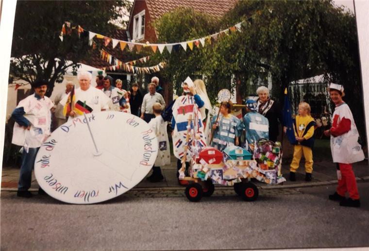Nach 24 Jahren Pause: Das Heidjerfest ist zurück! Menschen feiern das Heidjerfest.