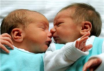 So wie diese beiden Babys kamen auch Jerome und Jamal gesund zur Welt.