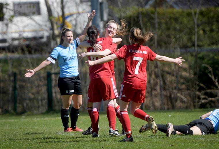 Geestlands Fußball-Frauen vor dem großen Coup So wie hier wollen die Fußballerinnen des FC Geestland auch am Sonntag jubeln