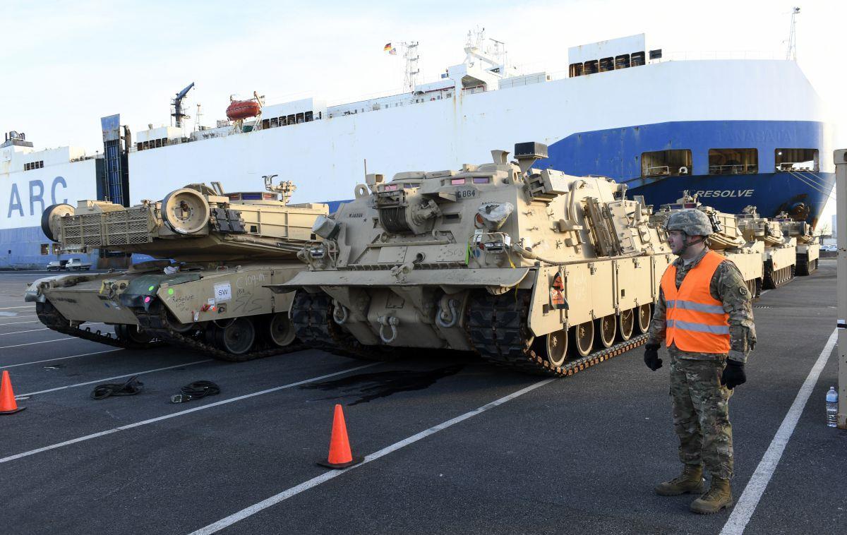 US Army bringt Panzer nach Bremerhaven So wird es nun wieder im Überseehafen aussehen: Jede Menge Panzer werden verladen. Das Foto ist von Januar 2017.