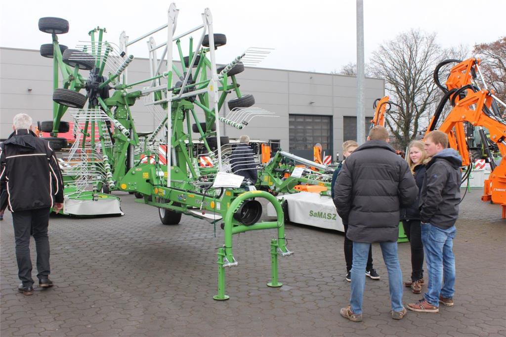 So ziemlich alles, was der Landwirt auf dem Acker braucht, gibt&apos;s bei der S...