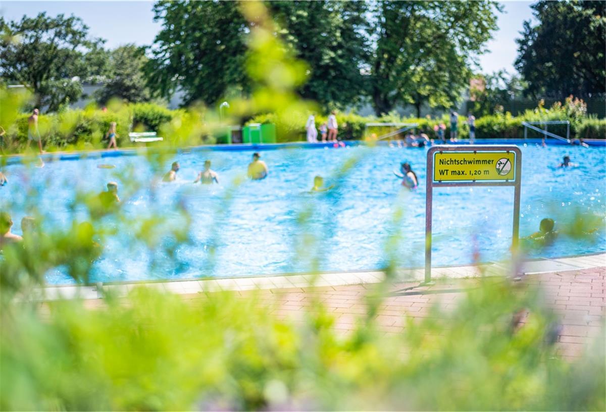 Freibad-Saison startet wegen Corona später Solche Bilder wünschen sich viele Schwimmfans für den Sommer: Das Freibad Grünhöfe könnte schnell wieder öffnen, sollte die Politik grünes Licht geben.