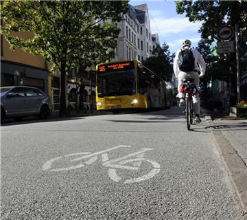 Solche Piktogramme wie in der "Alten Bürger" sollen für Sicherheit für Radfahrer sorgen.