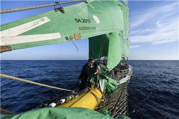 Soldaten der Bundesmarine trainieren an Bord der "Alexander von Humboldt II". Die Bark dient als zeitweiliger Ersatz für das Segelschulschiff "Gorch Fock". Der Dreimaster der Bundesmarine wird noch saniert.
