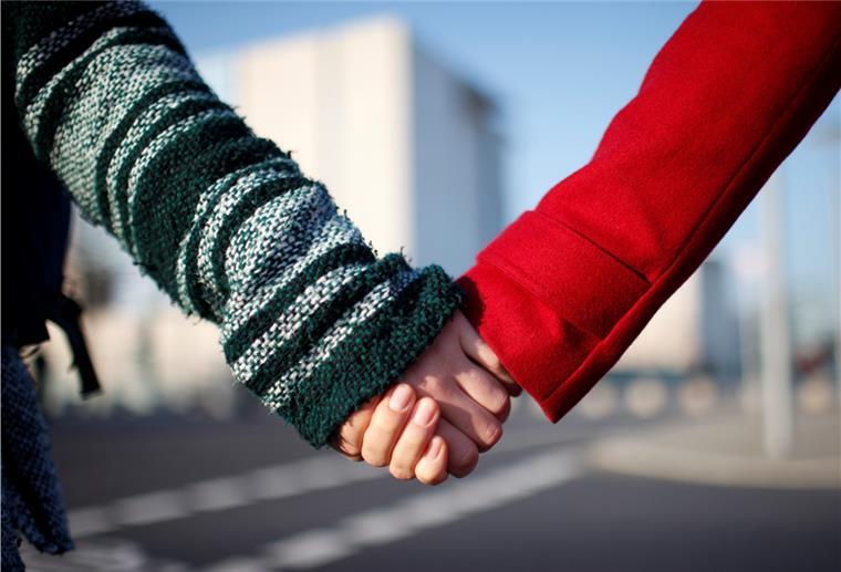 In Nordenham Menschenkette für die Solidarität in Corona-Zeiten Solidarität statt Spaltung der Gesellschaft. Das ist das Ziel der Organisationen, die für Montag zu einer Menschenkette auf dem Nordenhamer Marktplatz aufrufen.