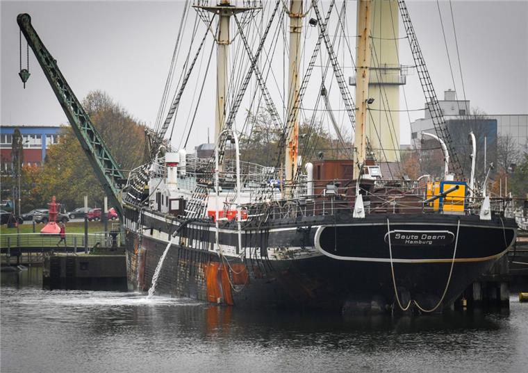 Bremerhavens Kämmerer: Keine Verantwortung für Museumsflotte und "Seute Deern" Wie geht es weiter? Soll die neue "Seute Deern" wieder aus Holz gebaut werden? Oder vielleicht doch ein robustes Stahlschiff? Auch darüber wird heute womöglich in der Lenkungsgruppe diskutiert.