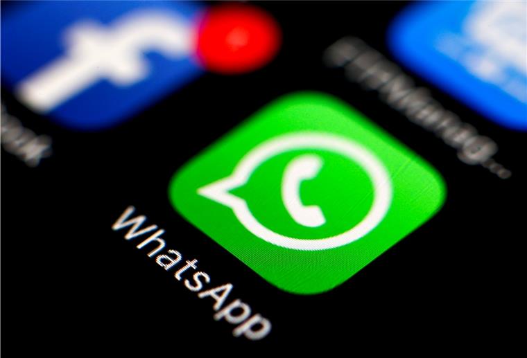 Sollen Geheimdienste im Kampf gegen Extremisten auch verschlüsselte Nachrichten in Messengerdiensten lesen dürfen? Darüber berät heute das Kabinett.