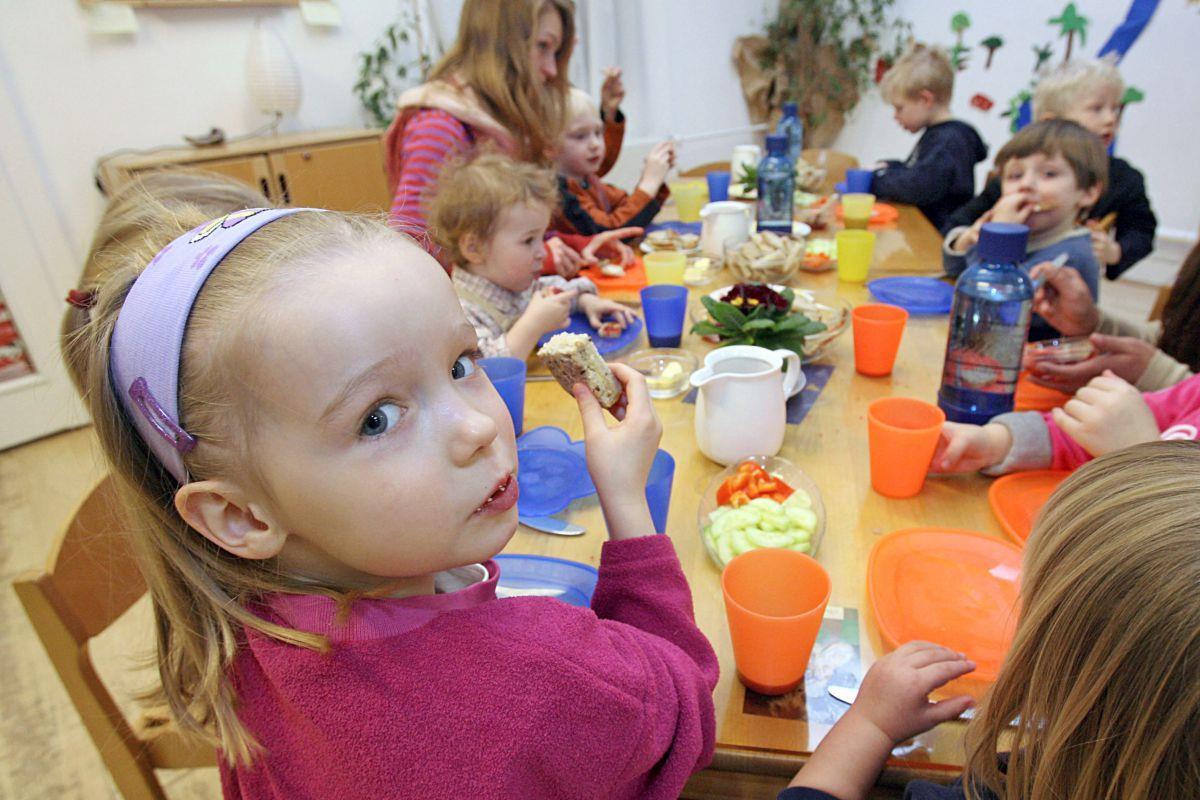 Sollte das Betreuungsangebot der Kindertagesstätten erweitert oder die Gruppengröße verringert werden, so dürfte der Betrieb der Kitas für die Gemeinde ohne finanzielle Unterstützung kaum mehr zu stemmen sein. Das meint Gyhums Bürgermeister Lars Rosebrock.