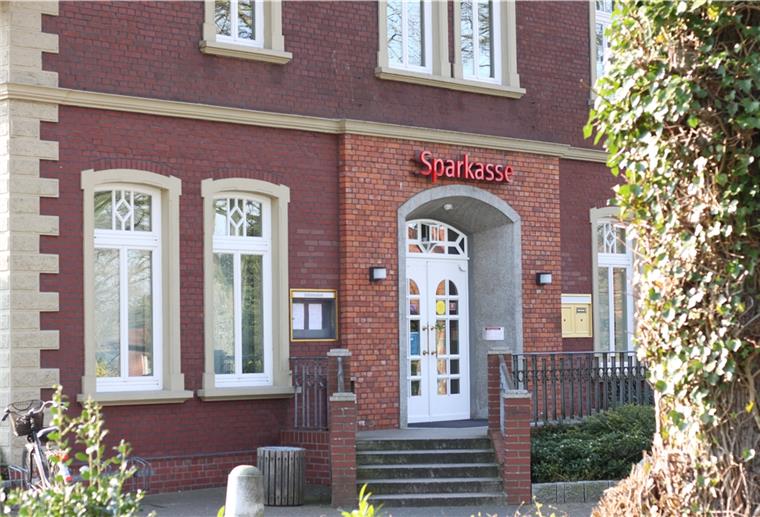 Sollte die Sparkasse sich von ihrem alt-ehrwürdigen ehemaligen Filialgebäude im Wilstedter Ortskern trennen, wäre die Gemeinde der erste Ansprechpartner. 