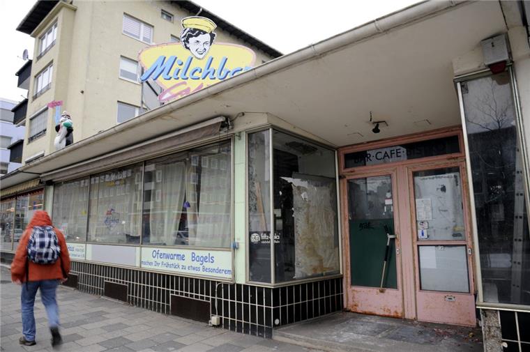 Milchbar bleibt ein Trauerspiel Sollte eigentlich in diesem Monat wiedereröffnet werden: Die verwahrloste Milchbar in der Lloydstraße. Foto Scheschonka