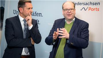 Sollte vor Borkum Gas gefördert werden? In dieser Frage gibt es Differenzen zwischen Ministerpräsident Olaf Lies (l) und Umweltminister Christian Meyer (r). (Archivbild)