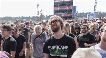 Sonne satt, Musik statt, Deichbrand satt.