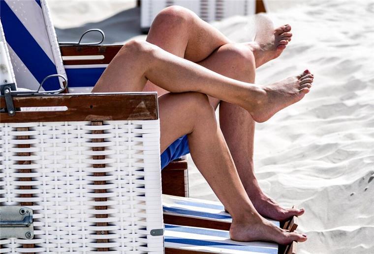 Helgoland geht neue Wege: Zahlreiche Urlauber von Änderung betroffen Strandkörbe stehen zum Start in die neue Saison am Strand bereit