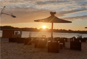 Sonnenuntergangsstimmung am Spadener See. Hier fühlt man sich wie in der Karibik.