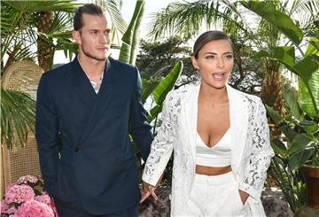 Sophia Thomalla und ihr Freund Loris Karius. Die Schauspielerin und Unternehmerin hat die Corona-Krise auch als Stresstest für die Partnerschaft empfunden. 