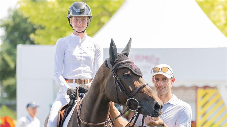 Springreit-Team bei EM in Spanien auf Medaillen-Kurs Sophie Hinners (l) und Richard Vogel reiten gemeinsam im EM-Team.