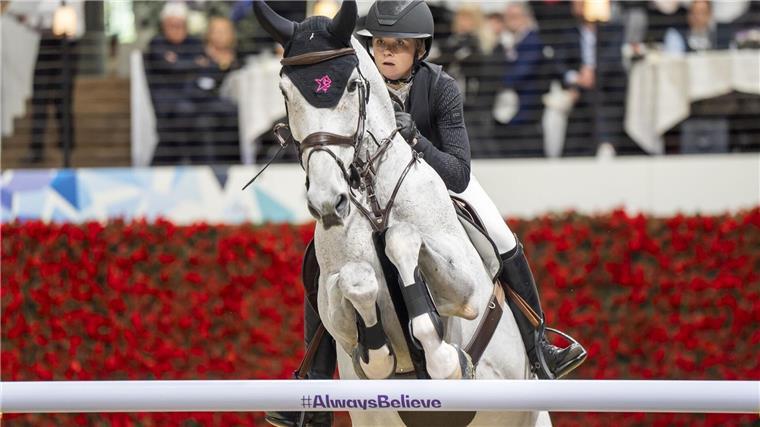 Weltcup-Finale: Enttäuschung nach dem Gold-Rausch von Paris Sophie Hinners ritt als beste Deutsche beim Weltcup-Finale auf Platz fünf.