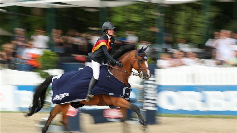 Freund und Freundin reiten in einer Woche zu Weltcup-Siegen Sophie Hinners sicherte sich ihren ersten Weltcup-Sieg.