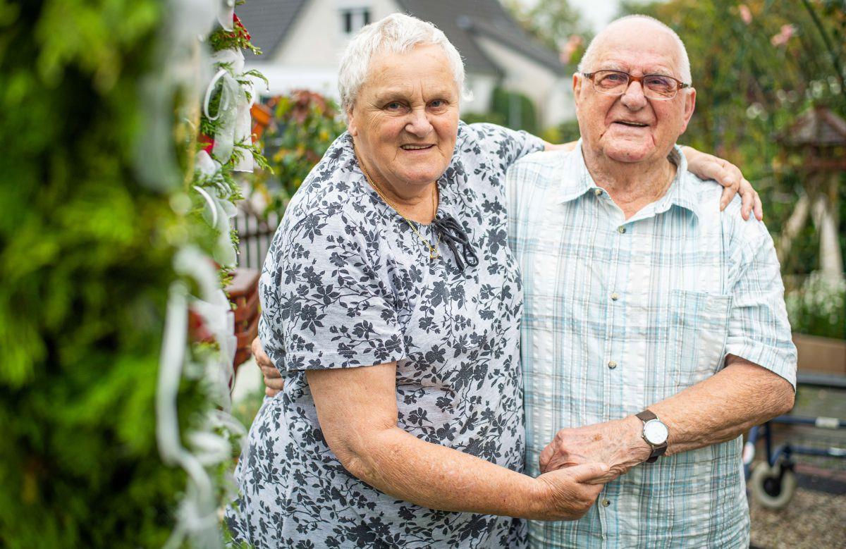 Sophie und Fredi Uecker aus Bremerhaven-Surheide feiern ihre eiserne Hochzeit. 