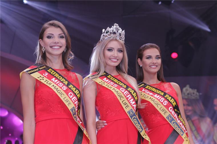 Soraya Kohlmann (Mitte) aus Leipzig ist Miss Germany 2017, Miss Niedersachsen (rechts) belegte Platz 2, Miss Bremen (links) den dritten Rang. 