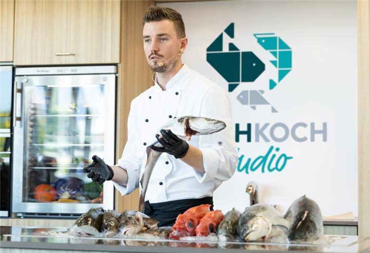 Bremerhaven: Neue Kochshow kombiniert Fisch mit Fritiertem Sous-Chef Sebastian Uecker wird bei der Premiere der neuen Koch-Show „Fish ’n Fry“ dabei sein.