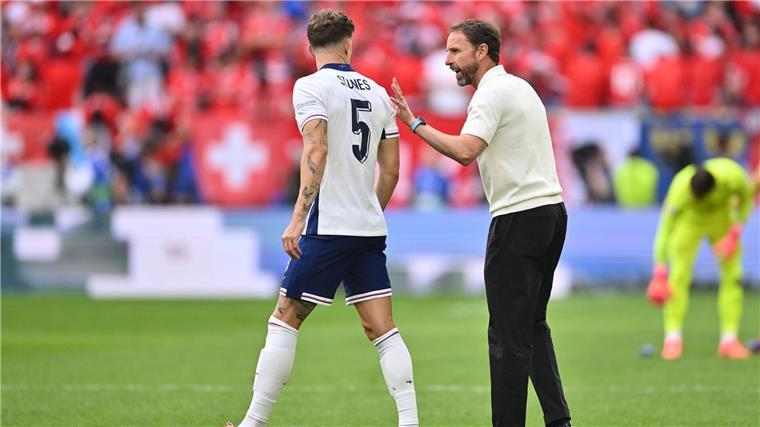 Abenteurer auf der Achterbahn: Southgate vor Happy End Southgate mit seinem Vertrauten, Verteidiger John Stones.