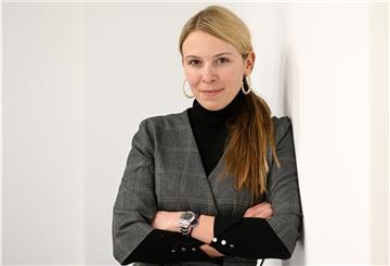 „Soziale Angeberei“ en masse im Netz: Nena Schink hat über die Sucht nach Instagram ein Buch geschrieben.