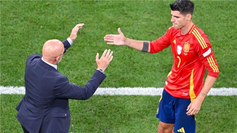 Doppelte Titelparty? Morata drückt Alcaraz die Daumen Spaniens Kapitän Morata hofft auf eine doppelte Titel-Party mit Tennis-Star Carlos Alcaraz.