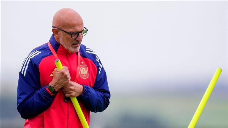 Bindet Spanien der DFB-Elf die Schnürsenkel zusammen? Spaniens Trainer De la Fuente sieht derweil den Heimvorteil der deutschen Mannschaft nicht als besonderen Faktor.
