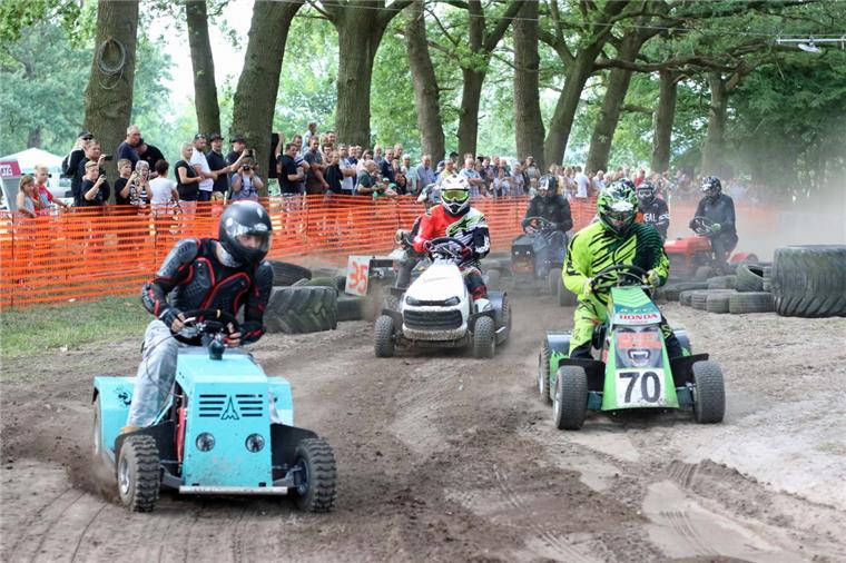 Spannende Duelle gab es nicht nur wie hier beim Finale um den Drepte Cup. Die Zuschauer am Rand der Iste wurden den ganzen Nachmittag unterhalten. Der Spaßfaktor bei der Veranstaltung in Driftsethe ist hoch.