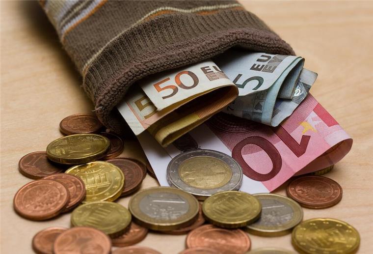 Sparstrumpf mit Geld